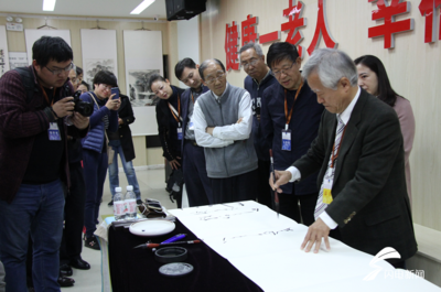 墨香浸潤社區(qū) 名家引領(lǐng)藝術(shù)——書法家走進(jìn)青島社區(qū)開展文化交流活動(dòng)